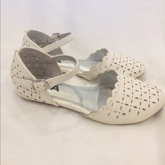 Sandals - Picture 2 of 3